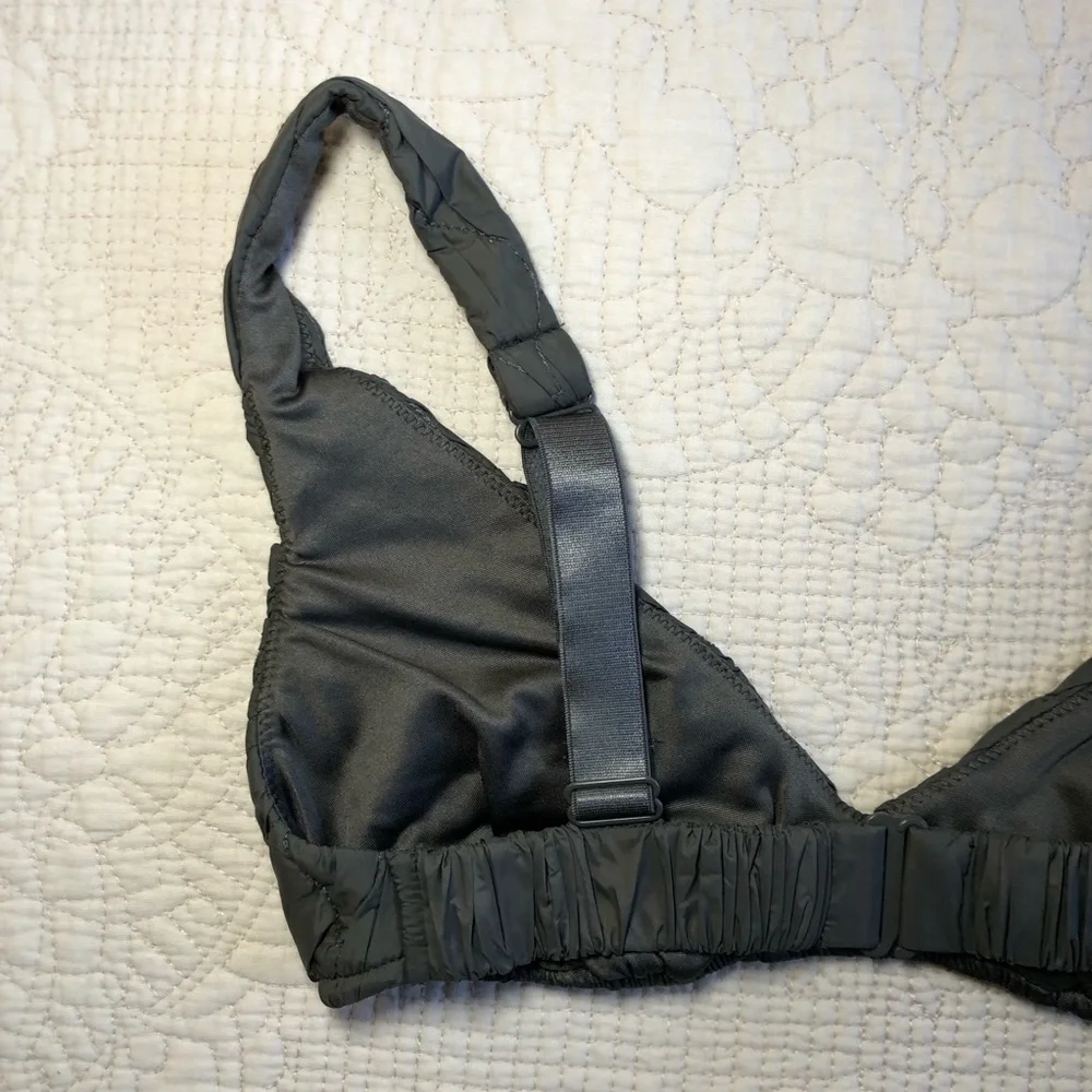 SKIMS NWT Gunmetal Quilted Triangle Bralette Size Medium - Picture 7 of 13